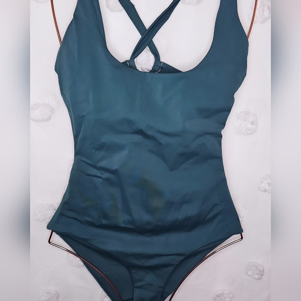 Laura Bathingsuit